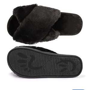Black Fuzzy Criss Cross Slippers Sandals NWOT Size 8